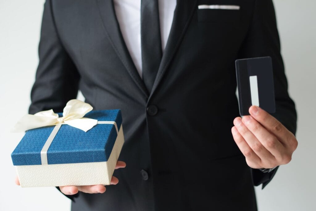close-up-businessman-buying-christmas-gift-using-credit-card (2)